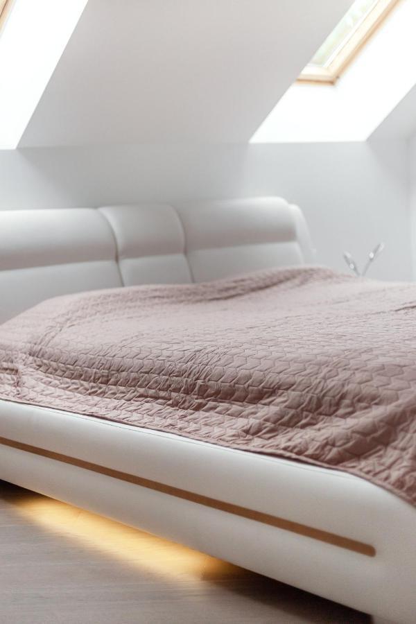 Luxurious Kaunas Basilica Apartment In Old Town By Urban Rent Exteriör bild